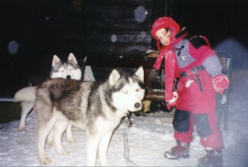 991228_KatieWithHuskies_small.jpg (18189 bytes)