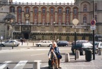 981026_Grandmother&NickAtStGermain-En-Laye 200x135.jpg (10379 bytes)
